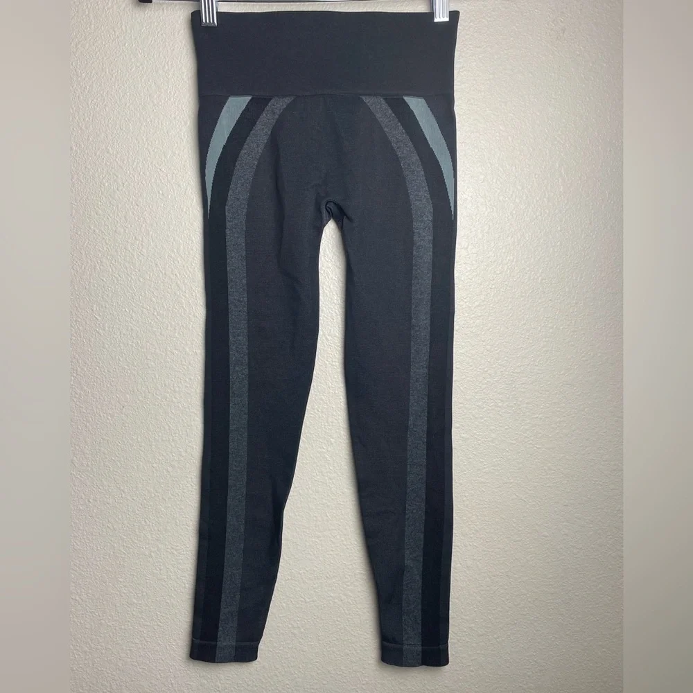 Spanx Seamless Track Stripe Leggings in Graphite Dust - Size XS, New with tags - Picture 3 of 9